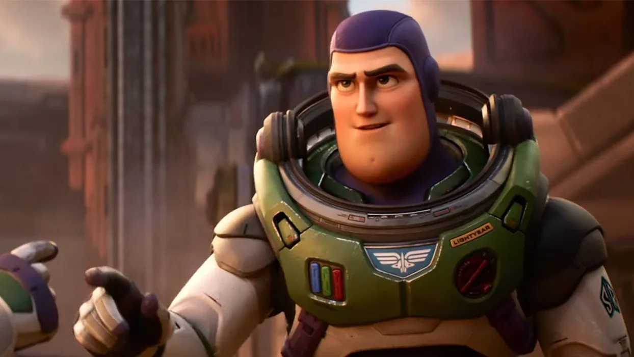 ¿Quién pone voz a Buzz en el doblaje de la película 'Lightyear'?