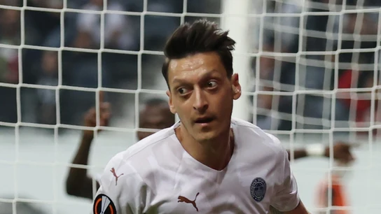 Mesut Ozil, con el Fenerbahce Mesut Ozil, con el Fenerbahce