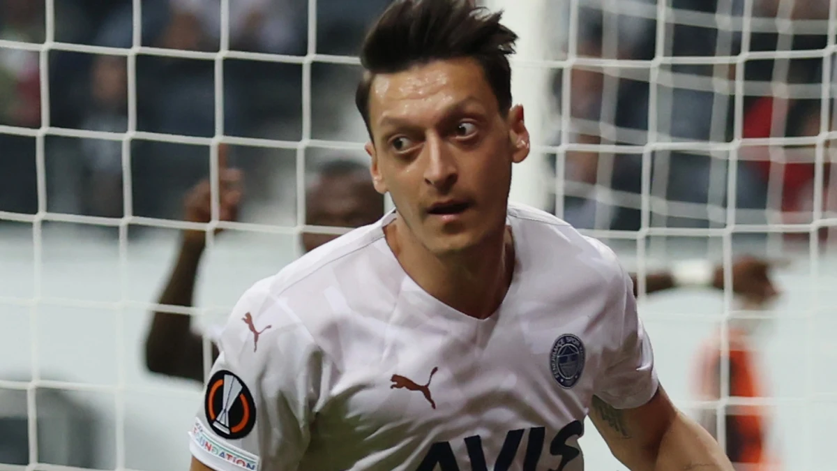 Mesut Ozil, con el Fenerbahce