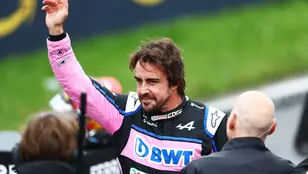 Fernando Alonso saluda al público de Canadá