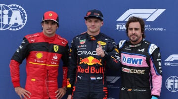 Carlos Sainz, Max Verstappen y Fernando Alonso