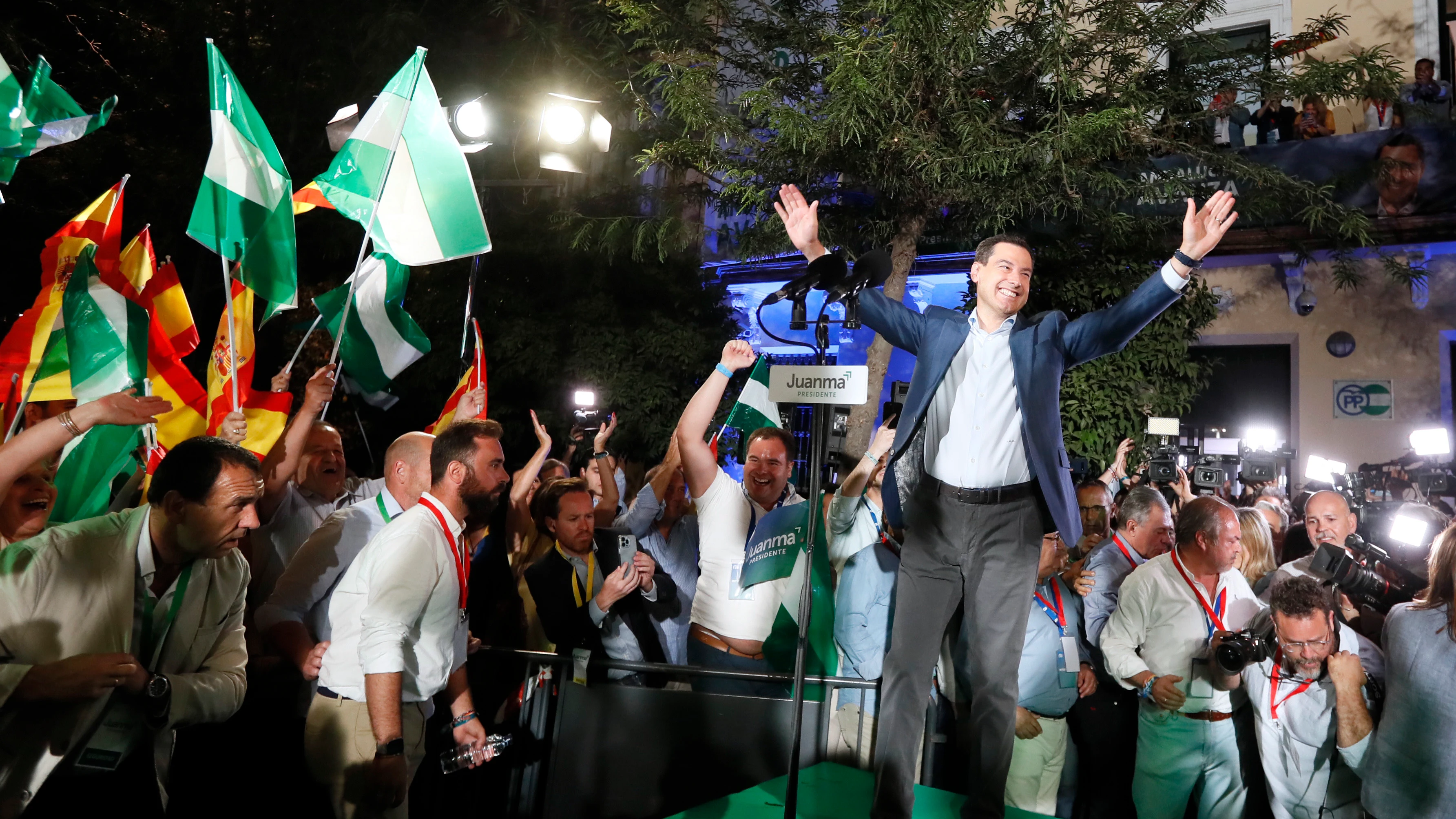 Juanma Moreno celebra su victoria en las elecciones de Andalucía