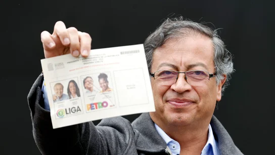 El izquierdista Gustavo Petro consolida su ventaja en las elecciones presidenciales en Colombia El izquierdista Gustavo Petro consolida su ventaja en las elecciones presidenciales en Colombia