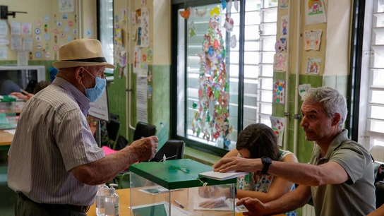 La participación a las 18:00 horas en las elecciones de Andalucía es del 44,52%, dos puntos menos que en 2018 La participación a las 18:00 horas en las elecciones de Andalucía es del 44,52%, dos puntos menos que en 2018