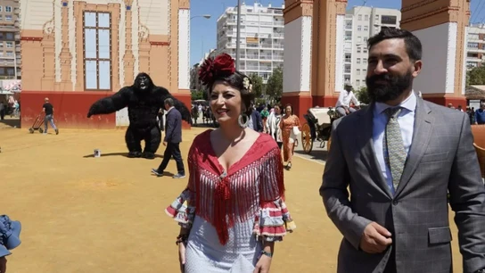 Imagen de Macarena Olona vestida de Sevillana Imagen de Macarena Olona vestida de Sevillana