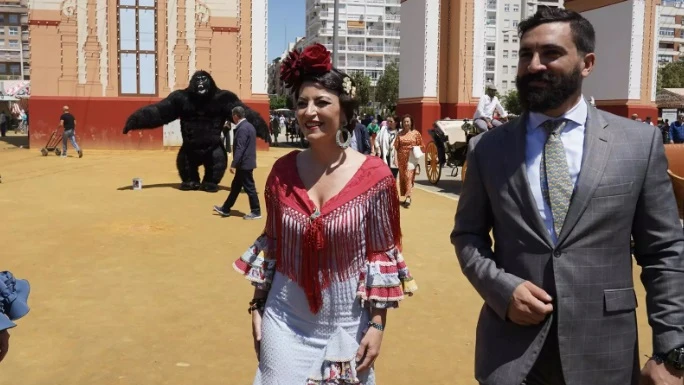 Imagen de Macarena Olona vestida de Sevillana