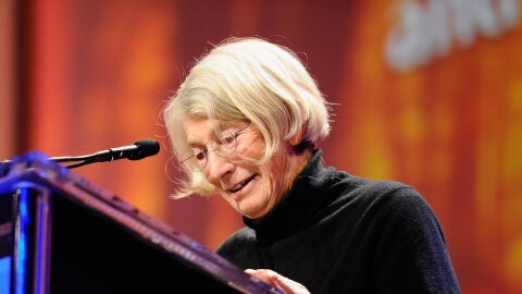 La poeta Mary Oliver habla durante la Conferencia Anual de Mujeres 2010