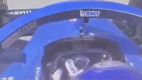 La rabia de Fernando Alonso tras el GP de Canadá: se lio a puñetazos con el volante de su Alpine A522 La rabia de Fernando Alonso tras el GP de Canadá: se lio a puñetazos con el volante de su Alpine A522