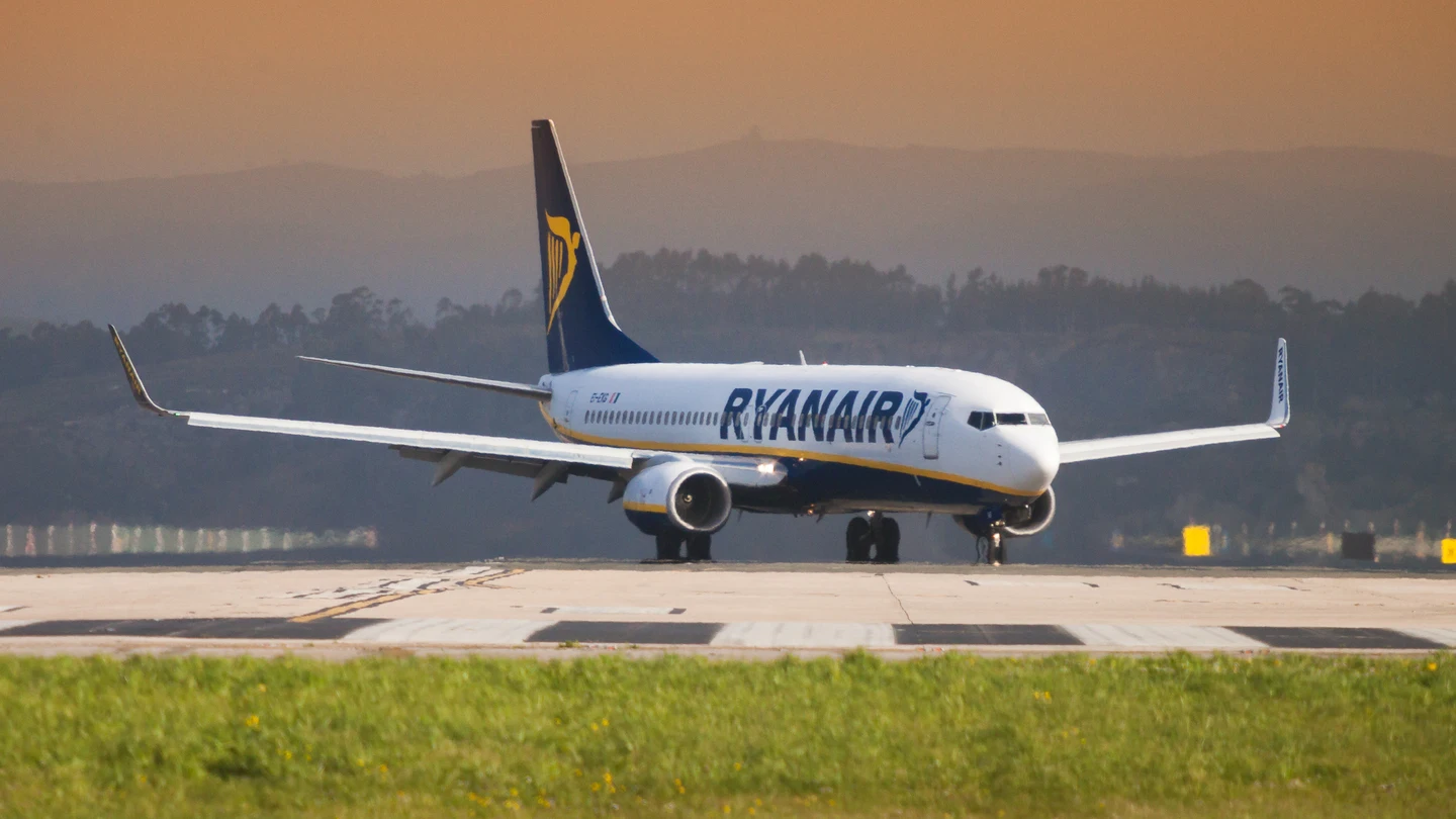 Imagen de archivo de un avión de Ryanair Imagen de archivo de un avión de Ryanair