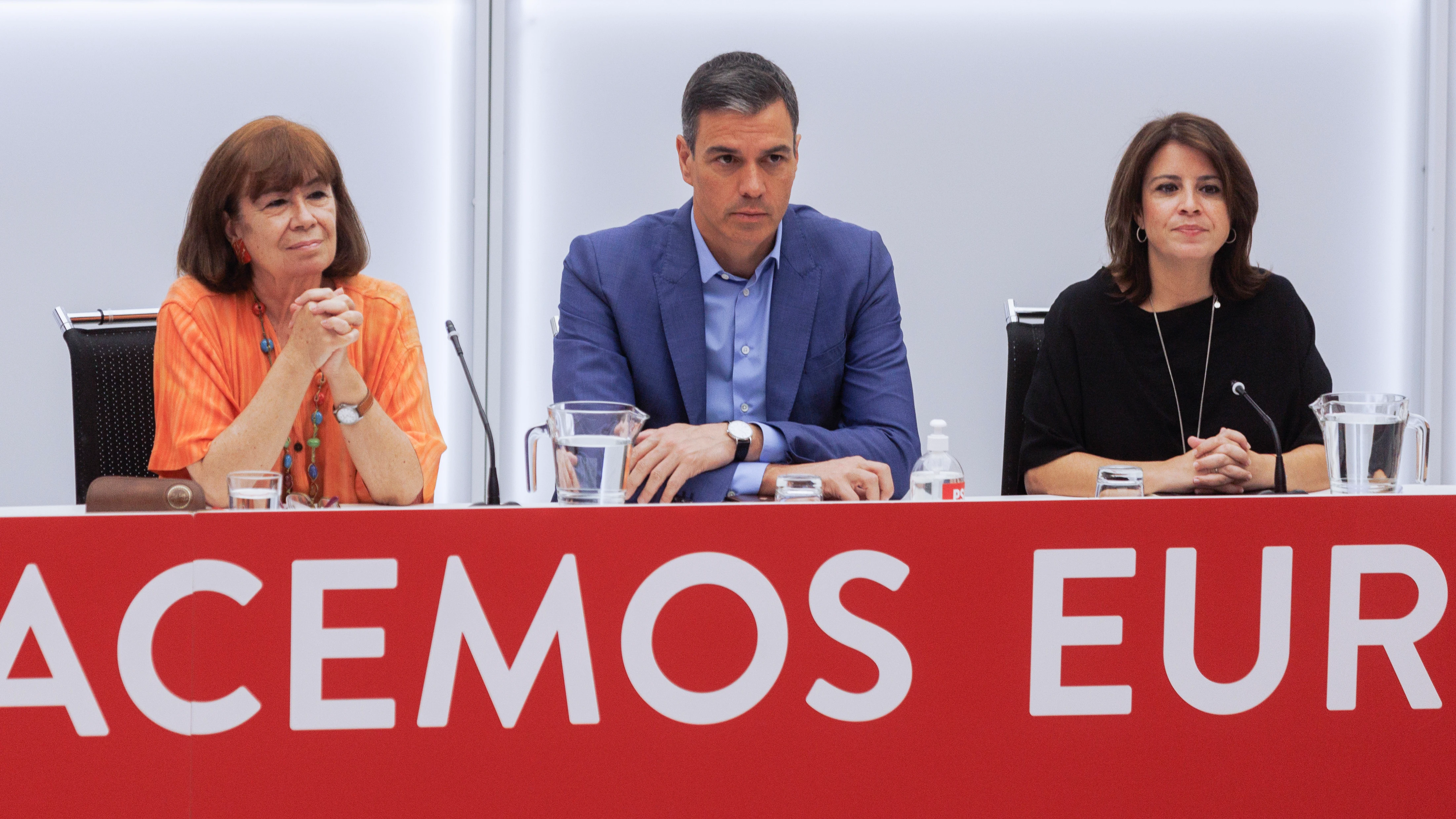 Cristina Narbona, Pedro Sánchez y Adriana Lastra asisten a una reunión de la Ejecutiva del PSOE un día después de las elecciones andaluzas