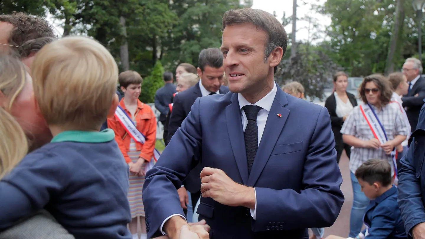 El presidente francés Emmanuel Macron Macron se queda lejos de la mayoría absoluta en las elecciones de Francia y tendrá que pactar
