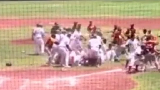 Salvaje pelea en un partido de béisbol entre México y Venezuela Salvaje pelea en un partido de béisbol entre México y Venezuela