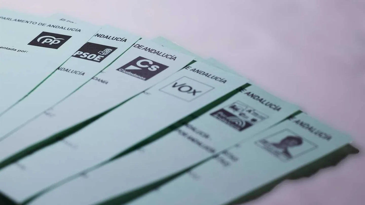 Detalle de las papeletas de los partidos políticos de cara a las Elecciones del 19 de junio a la presidencia de la Junta de Andalucía. Detalle de las papeletas de los partidos políticos de cara a las Elecciones del 19 de junio a la presidencia de la Junta de Andalucía.
