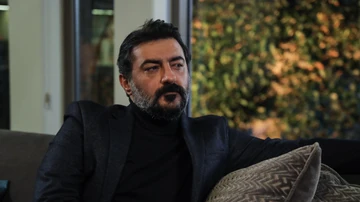 Celil Nalçakan es Akif Atakul, un empresario sin escrúpulos en 'Hermanos'
