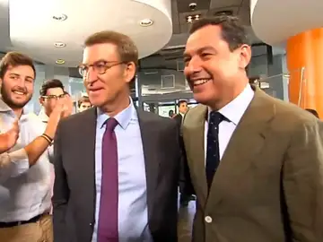 Alberto Núñez Feijóo y Juanma Moreno, en la sede del PP en Génova