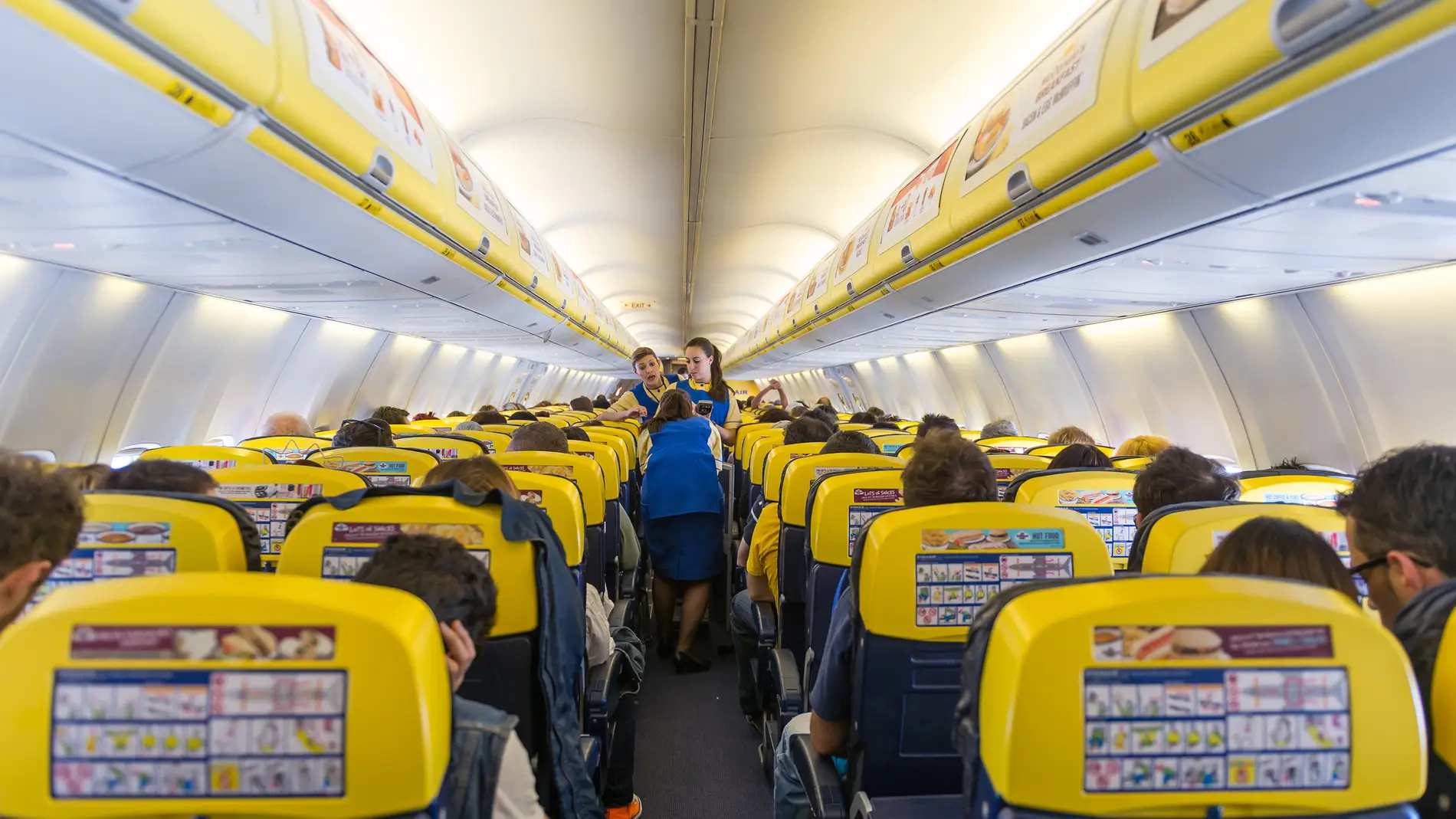 Interior de un avión de Ryanair