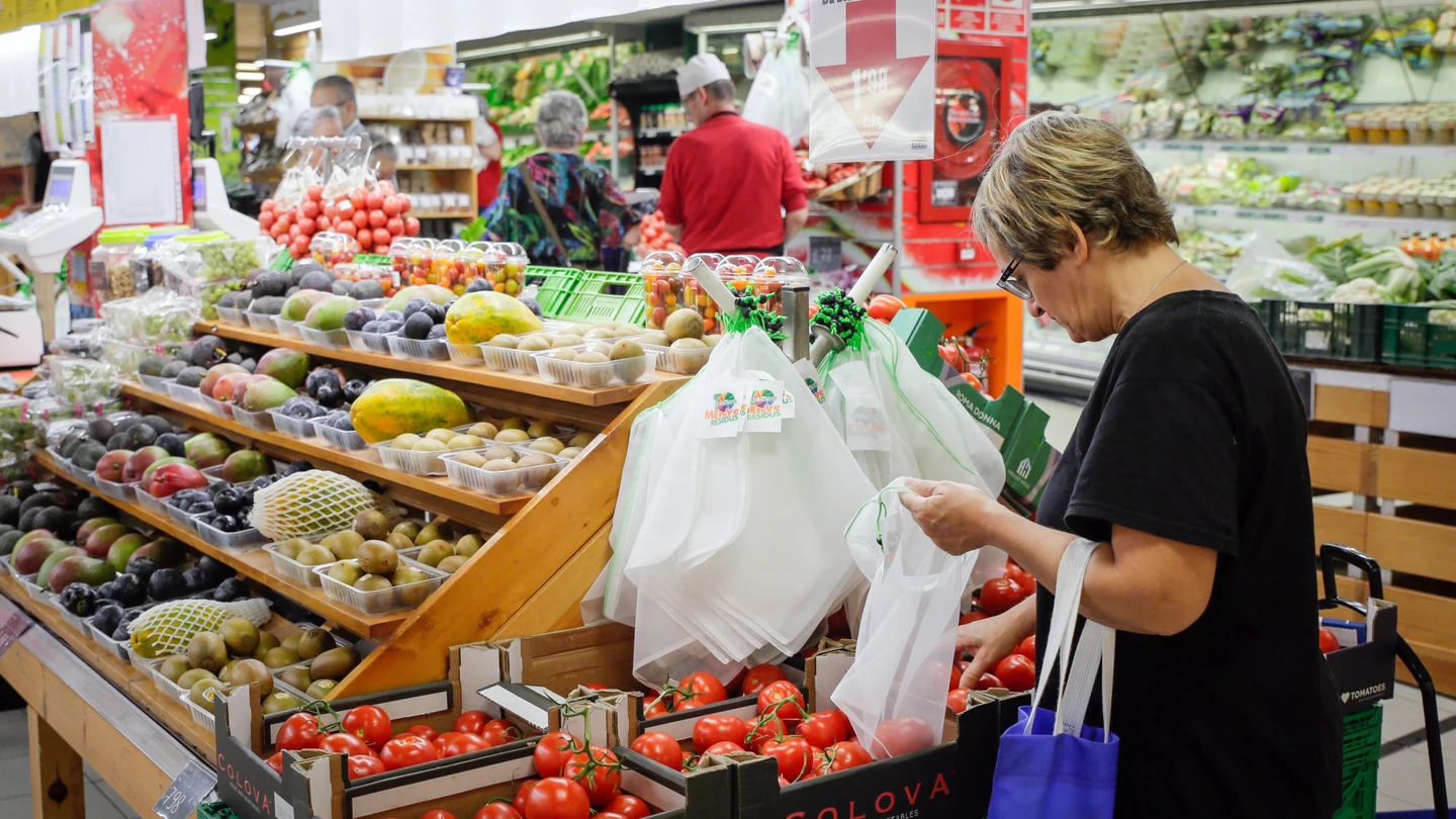 Las frutas del verano, a precios prohibitivos: los melones y sandías están el triple de caras que hace un año Las frutas del verano, a precios prohibitivos: los melones y sandías están el triple de caras que hace un año