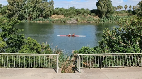 Zona en la dársena del Guadalquivir a su paso por Sevilla donde fue encontrado el cadáver de una mujer Zona en la dársena del Guadalquivir a su paso por Sevilla donde fue encontrado el cadáver de una mujer