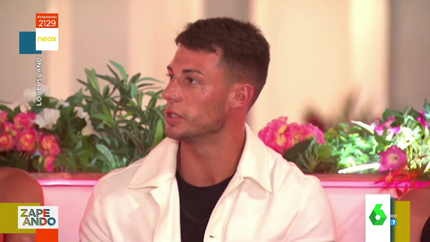 Rafa, expulsado de Love Island tras su infidelidad y mentiras a Lara: así fue el tenso momento en el que lo anuncia Cristina Pedroche Rafa, expulsado de Love Island tras su infidelidad y mentiras a Lara: así fue el tenso momento en el que lo anuncia Cristina Pedroche
