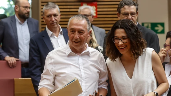 Los diputados de Compromís, Joan Baldoví y Aitana Mas, durante un debate sobre el modelo de financiación autonómica, en las Corts de Valencia, a 3 de junio de 2022, en Valencia Los diputados de Compromís, Joan Baldoví y Aitana Mas, durante un debate sobre el modelo de financiación autonómica, en las Corts de Valencia, a 3 de junio de 2022, en Valencia