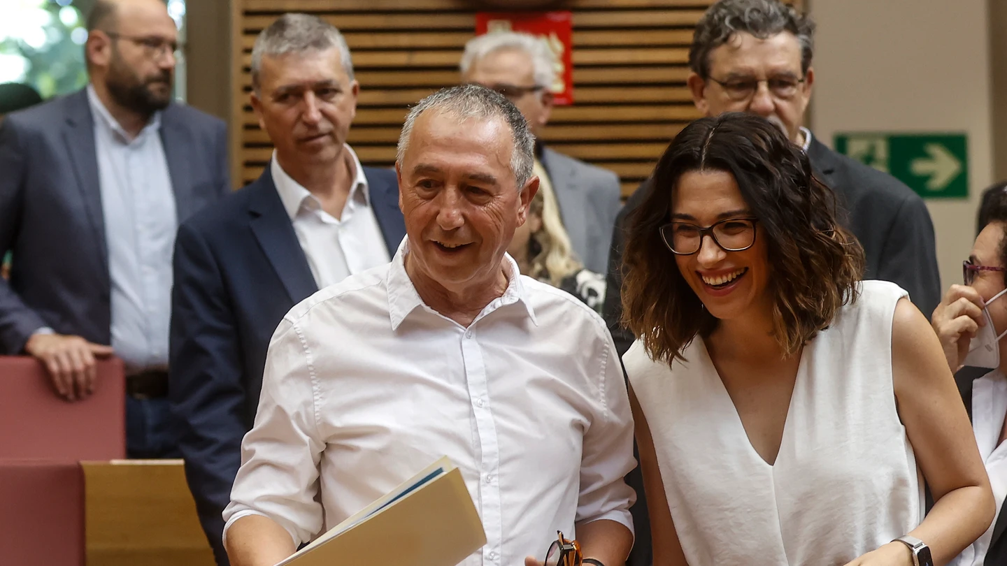 Los diputados de Compromís, Joan Baldoví y Aitana Mas, durante un debate sobre el modelo de financiación autonómica, en las Corts de Valencia, a 3 de junio de 2022, en Valencia Los diputados de Compromís, Joan Baldoví y Aitana Mas, durante un debate sobre el modelo de financiación autonómica, en las Corts de Valencia, a 3 de junio de 2022, en Valencia