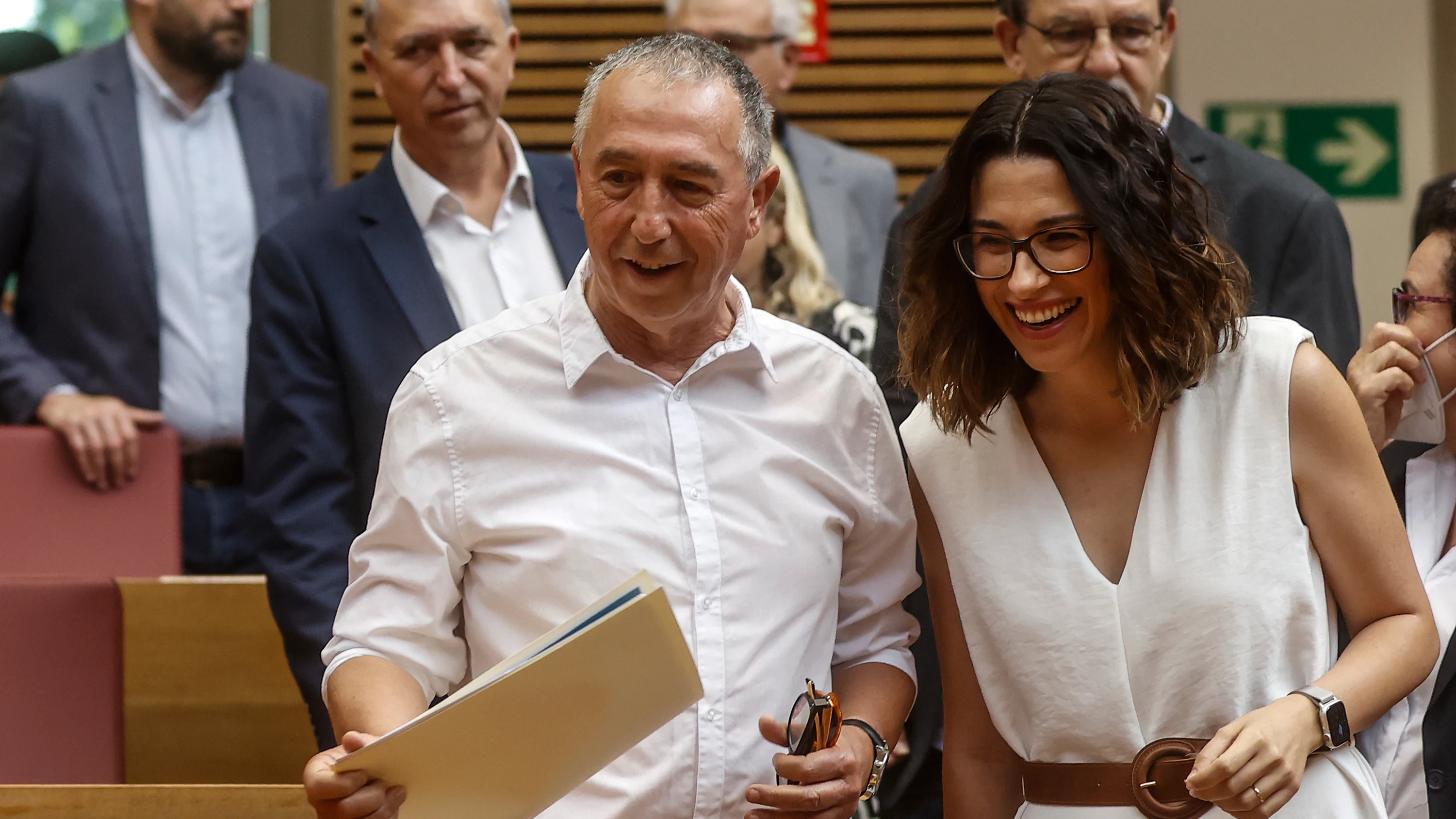 Los diputados de Compromís, Joan Baldoví y Aitana Mas, durante un debate sobre el modelo de financiación autonómica, en las Corts de Valencia, a 3 de junio de 2022, en Valencia