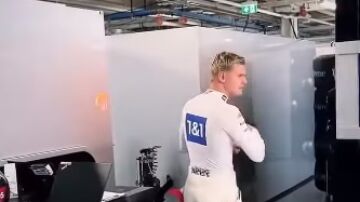 El divertido lapsus de Mick Schumacher en Canadá: ¿qué hacía en el box de Mercedes?