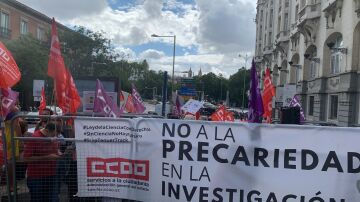 Manifestación contra la nueva Ley de Ciencia frente al Congreso de los Diputados