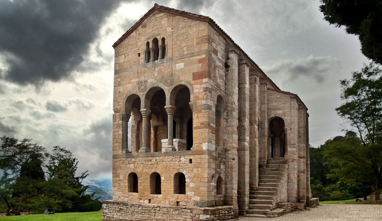 Santa María del Naranco: historia de una de las construcciones más curiosas de Asturias