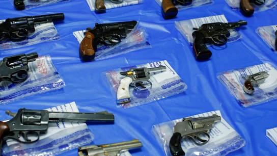 Varias armas en el suelo de Nueva York Varias armas en el suelo de Nueva York