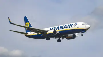 Avión de Ryanair en pleno vuelo