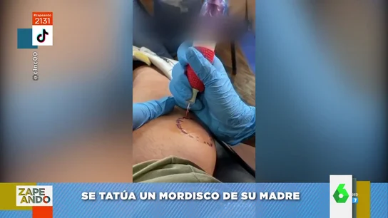 se tatúa el mordisco de su madre se tatúa el mordisco de su madre