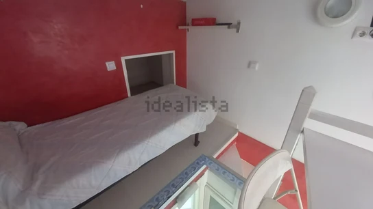 Un "dúplex" de 20 metros cuadrados por 440 euros al mes: el último anuncio que indigna las redes Un "dúplex" de 20 metros cuadrados por 440 euros al mes: el último anuncio que indigna las redes