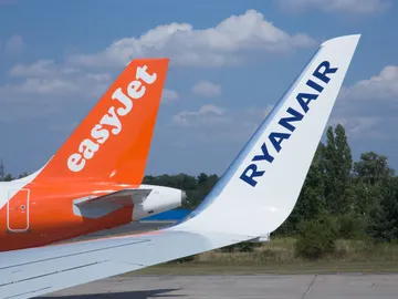 Aviones de Ryanair y EasyJet Aviones de Ryanair y EasyJet