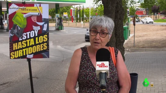 La indignación de una señora contra la subida del precio de la gasolina: "Estoy hasta los surtidores y muchas cosas más" La indignación de una señora contra la subida del precio de la gasolina: "Estoy hasta los surtidores y muchas cosas más"