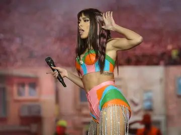 Anitta desata la polémica tras lucir una bandera de España en un concierto en Portugal 