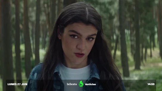 Amaia Romero y Eduard Fernández, 'atropellados': la impactante campaña de la DGT para concienciar este verano Amaia Romero y Eduard Fernández, 'atropellados': la impactante campaña de la DGT para concienciar este verano