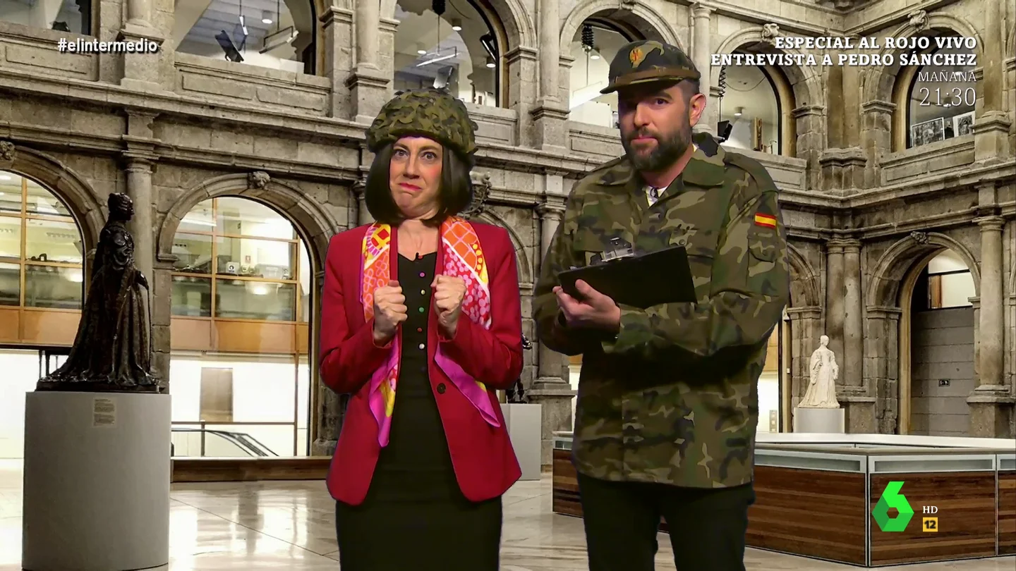 'Robles' (Cristina Gallego) y el 'recluta Mateo' preparan la cena de la OTAN: "A Biden el filete en trozos pequeños" 'Robles' (Cristina Gallego) y el 'recluta Mateo' preparan la cena de la OTAN: "A Biden el filete en trozos pequeños"
