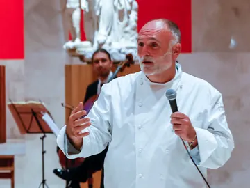 El chef José Andrés durante la cena de la cumbre de la OTAN El chef José Andrés durante la cena de la cumbre de la OTAN