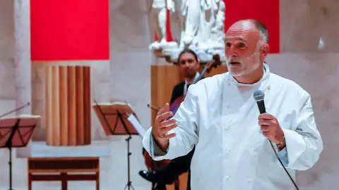 El chef José Andrés durante la cena de la cumbre de la OTAN El chef José Andrés durante la cena de la cumbre de la OTAN