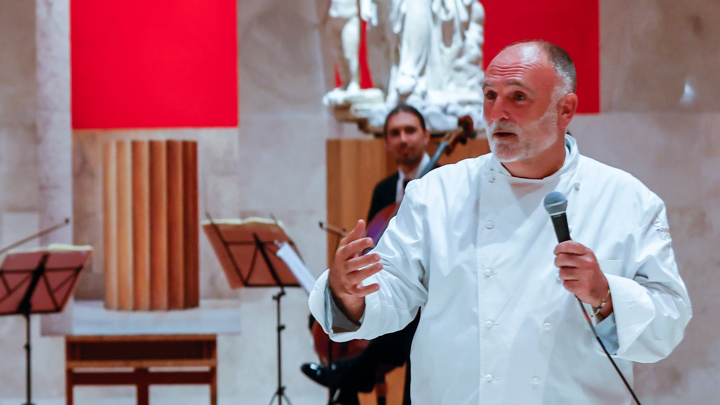 El chef José Andrés durante la cena de la cumbre de la OTAN El chef José Andrés durante la cena de la cumbre de la OTAN
