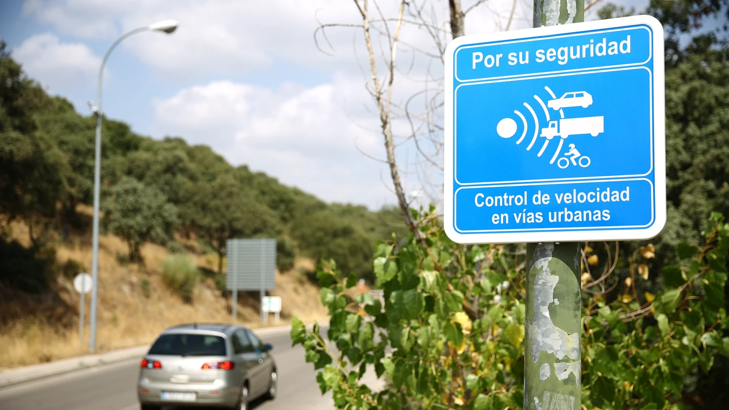 El mapa definitivo: los radares fijos en España y los puntos donde la DGT instala radares El mapa definitivo: los radares fijos en España y los puntos donde la DGT instala radares