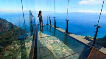 El espectacular mirador en el que sentir&aacute;s que caminas por el cielo