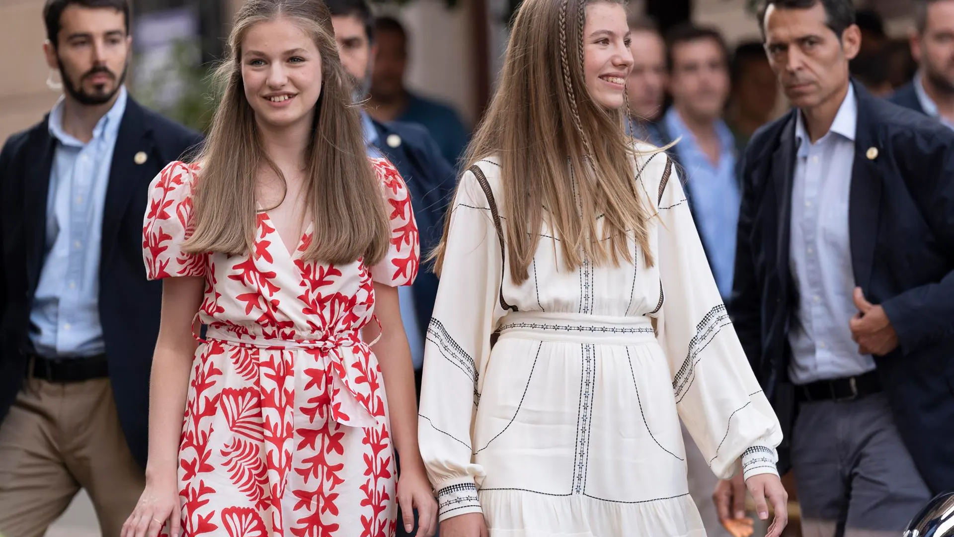 La princesa Leonor junto infanta Sofía