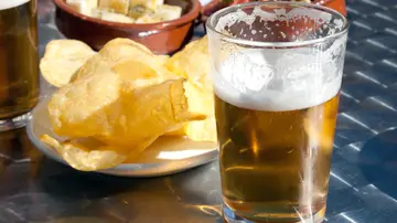 Imagen de archivo de una cerveza en un bar