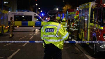 Detenido un hombre tras apuñalar a dos policías en el centro de Londres