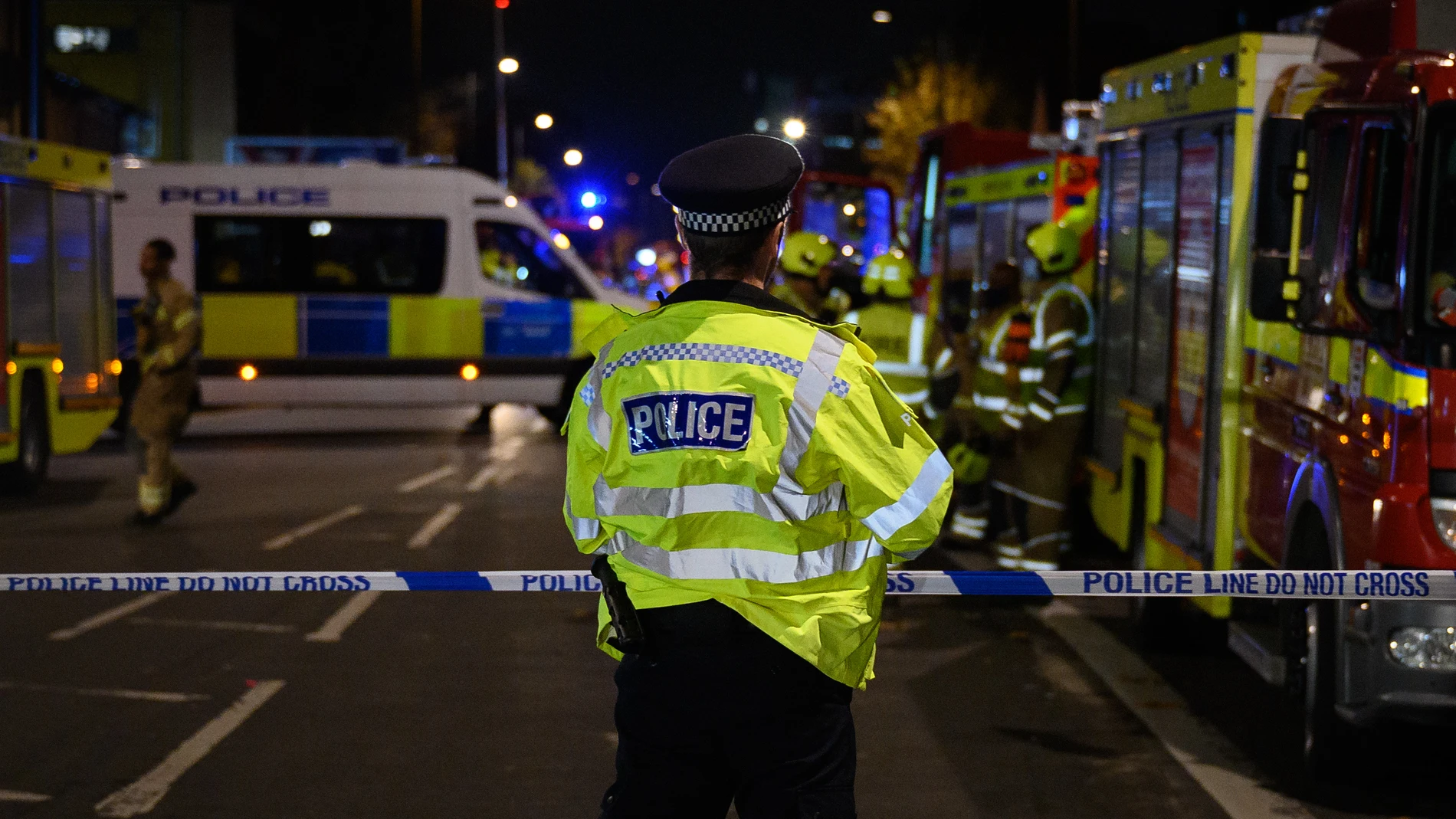 Detenido un hombre tras apuñalar a dos policías en el centro de Londres