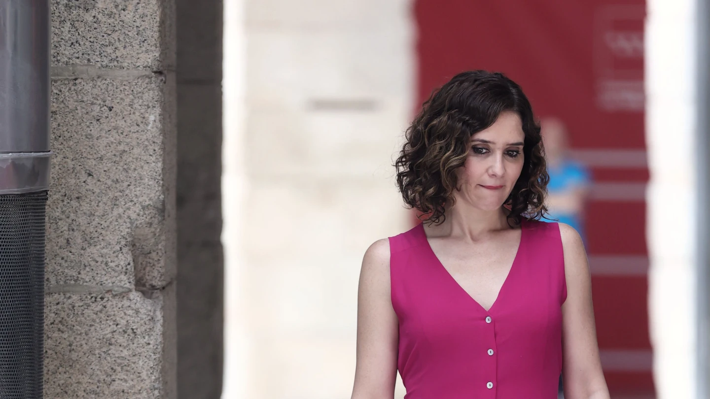 Malestar en la directiva del PP nacional con Ayuso por sus becas a la educación privada No informó a Génova
