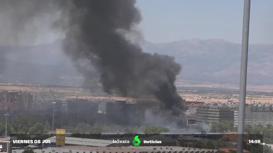 Incendio en Madrid: una columna de humo negro se extiende desde el barrio de Fuencarral Emergencias Madrid