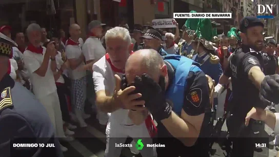 Detienen al hombre que pegó un puñetazo a un agente de la Policía Municipal de Pamplona y le rompió la nariz Detienen al hombre que pegó un puñetazo a un agente de la Policía Municipal de Pamplona y le rompió la nariz